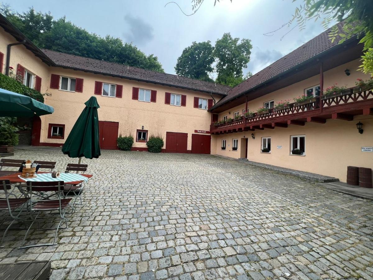 Hotel-Gasthof Postbraeu Dingolfing Exterior foto